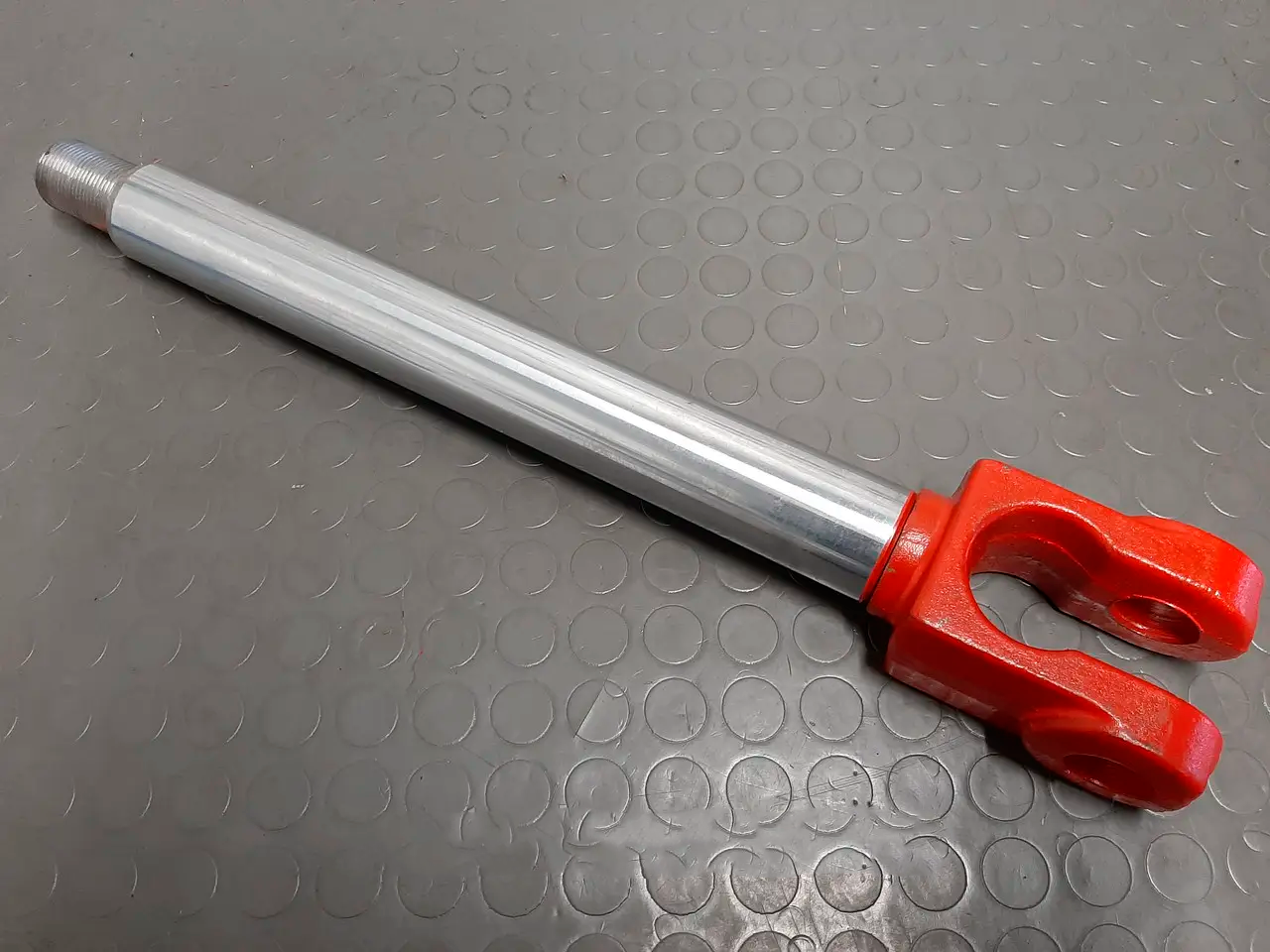 Шток гідроциліндра МТЗ,ЮМЗ (ЦС 100х200) (Кована провушина)