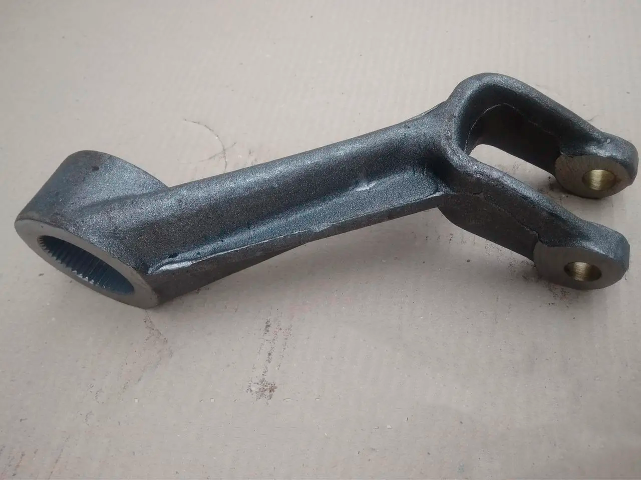 Важіль зовнішній правий механізму задньої навіски трактора ЮМЗ 40-4605022-А