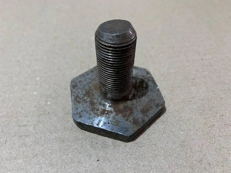 Болт конічної передачі Т-40 (А38389)