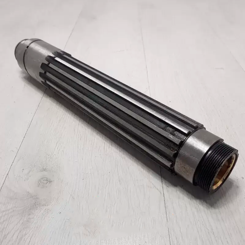 Вал проміжний з втулкою КПП ЮМЗ (ліва різьба) 45-1701048 СБ