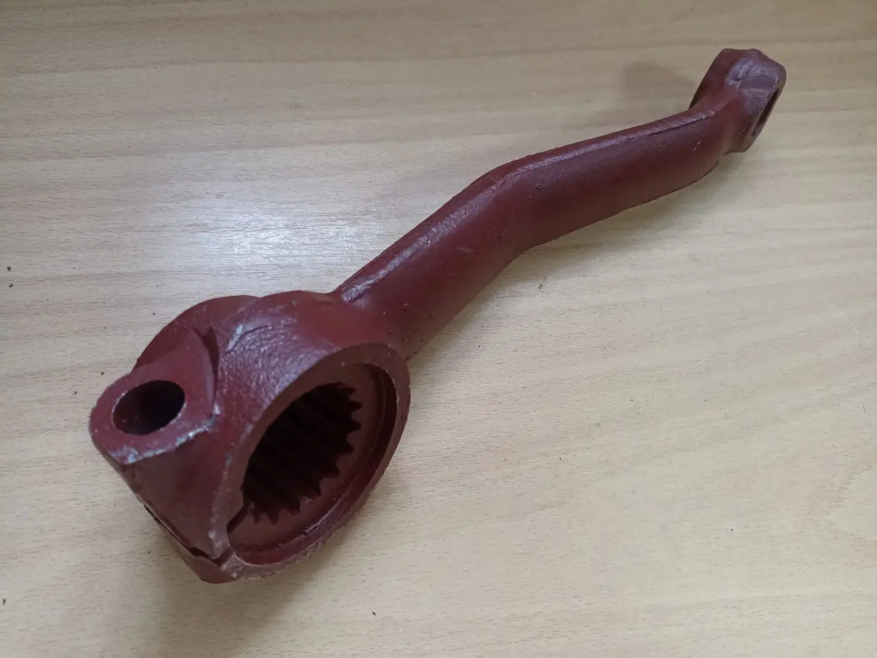 Важіль поворотний правий (поковка) передньої осі ЮМЗ 45-3001051