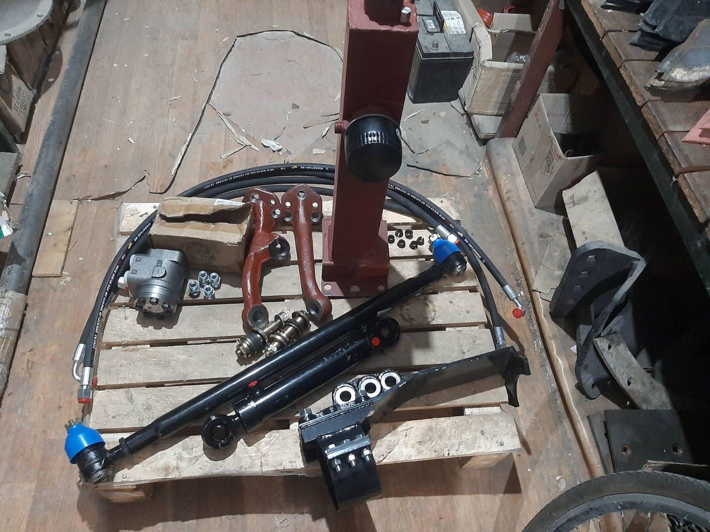 Переобладнення з встановлення дозатора з гідробаком та кронштейном (під міст старого зразку без відливки) МТЗ 82