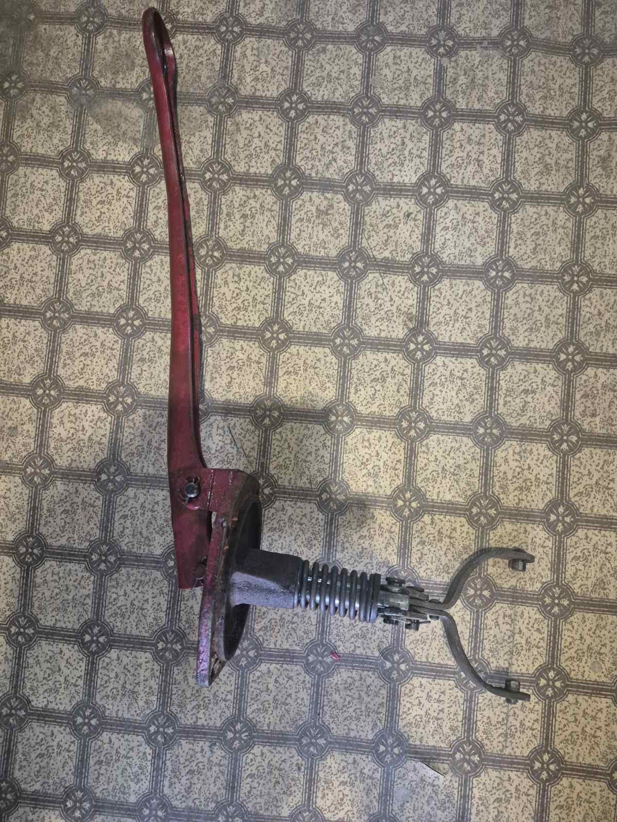 Кришка з важелем механічного блокування МТЗ-50,80