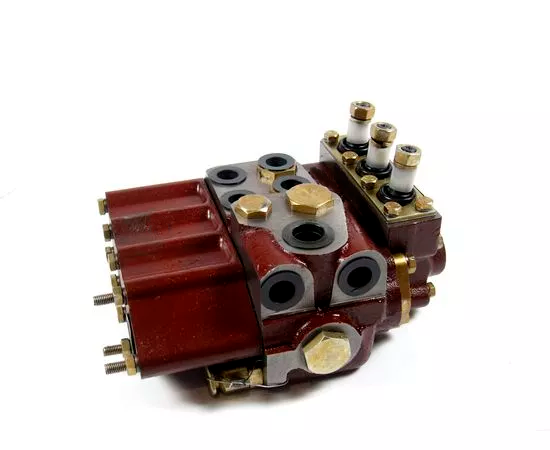 Розподільник (Р80-3/1-222) на МТЗ Т-150 Т-40 Бубруйськ Салео - Мелітополь