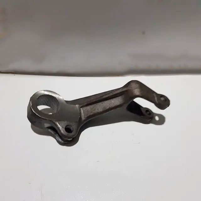 Важіль валу поворотного механізму задньої навіски ЮМЗ зовнішній лівий 45-4605021