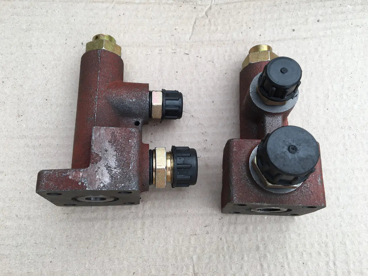 Клапан поділу потоку (з штуцерами) Т-40 Т30-3405190 з пломбою