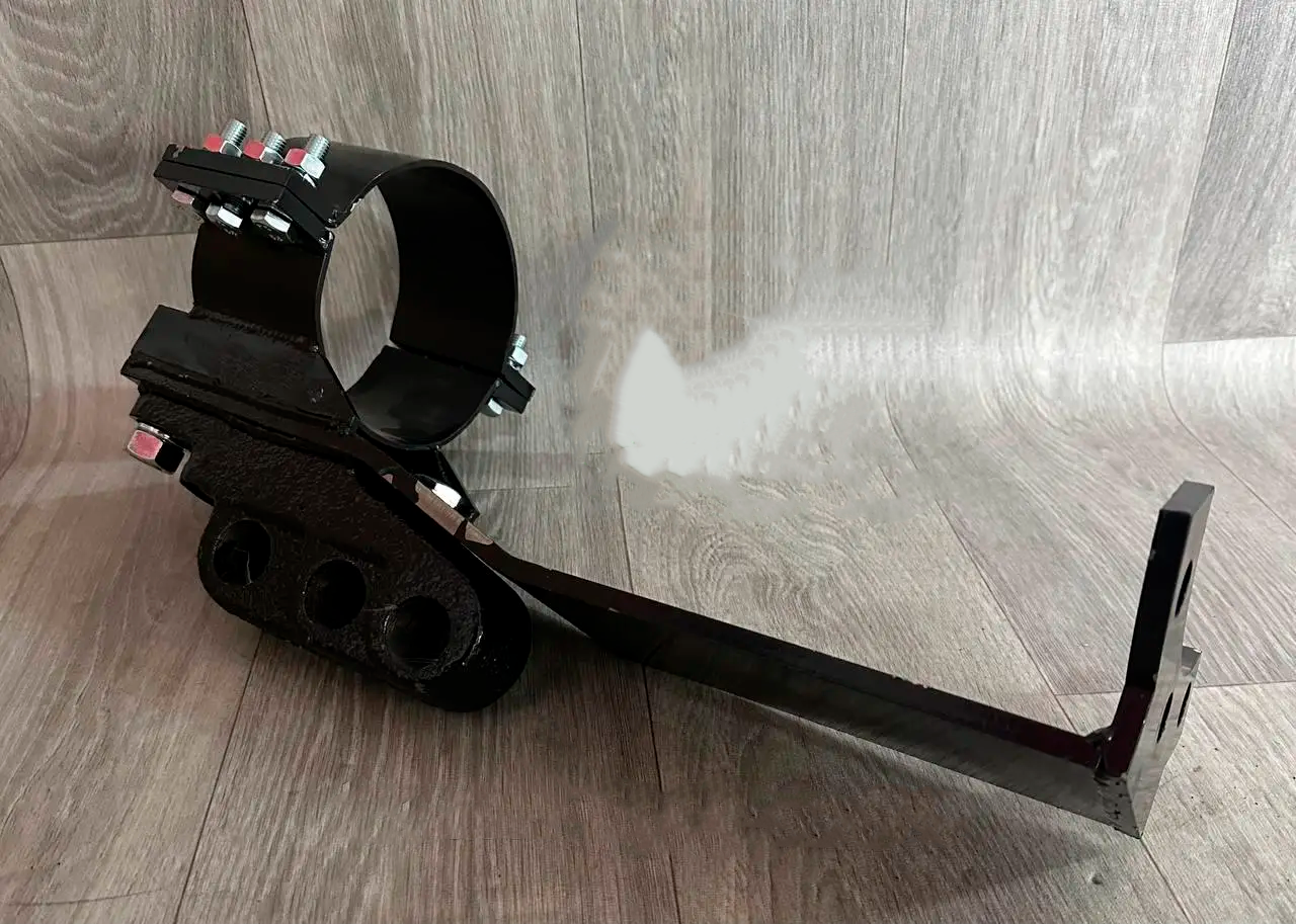 Кронштейн кріплення гідроциліндра МТЗ-82 старого зразку з хомутом (з відливкою) (Ф82-2301021)