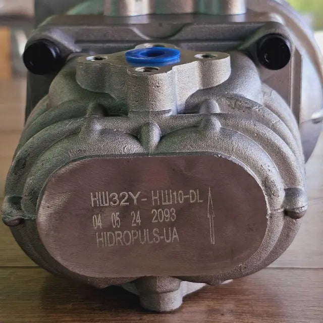 Насос шестерний НШ 32 на 10Д-3Л лівий, на Т-40