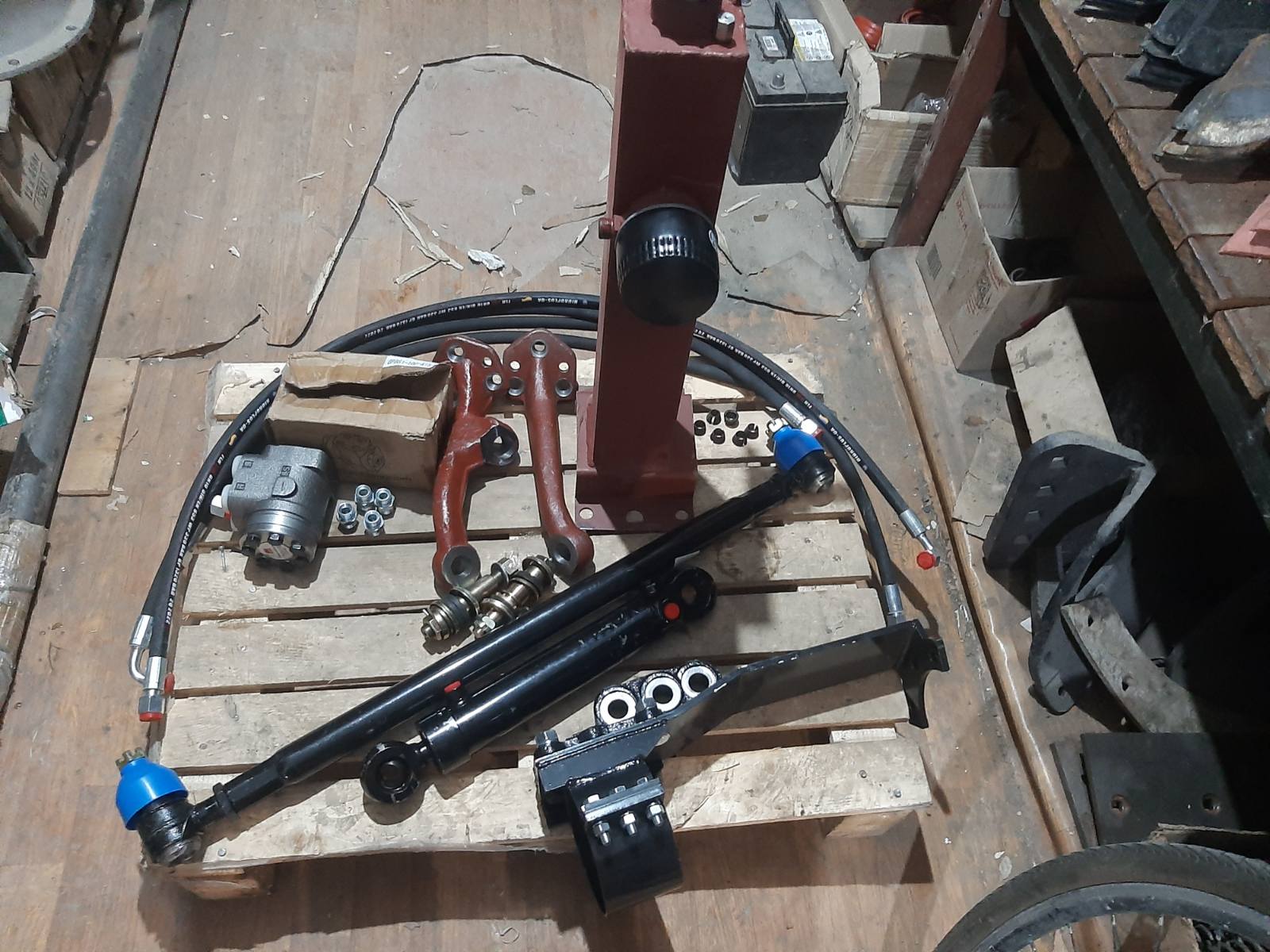 Переобладнення з встановлення дозатора з гідробаком та кронштейном (під міст старого зразку без відливки) МТЗ 82