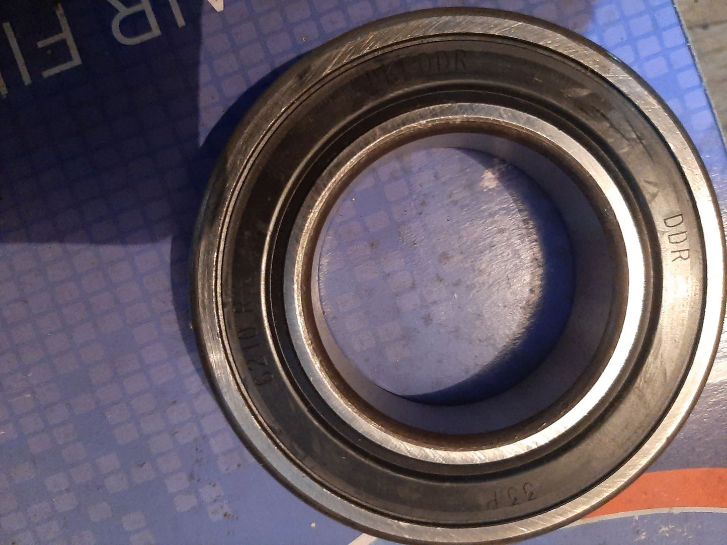 Підшипник 210