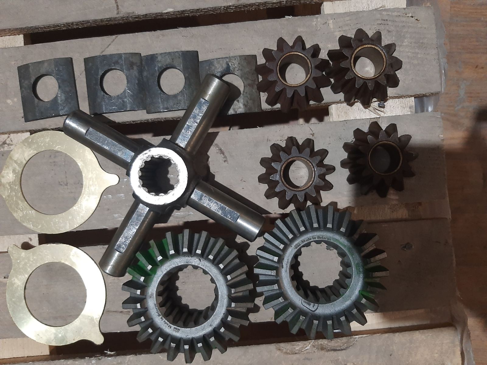 Комплект шестерней і сателітів старого зразку